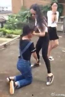 初中生少女牛仔裤视频,少女牛仔裤时尚穿搭视频解析